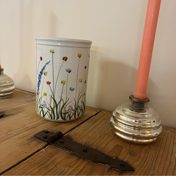 Lovely Flower Vase - Picture 2 of 10